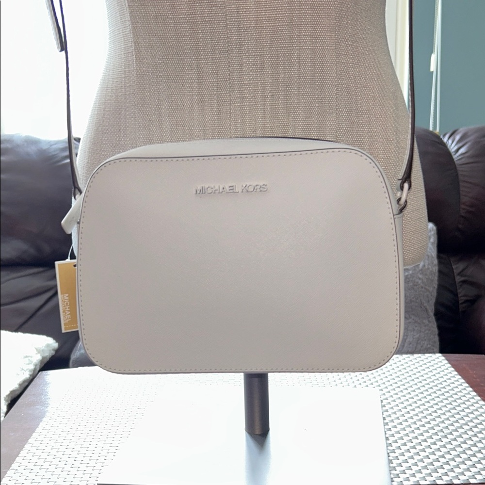Michael Khors White Crossbody Bag Med Size purse that matches every outfit. - Picture 4 of 7